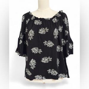 Black & White Top Size XL Floral Embroidery Bell Sleeve Peasant  Whimsigoth